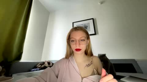 Snapshot of franny_fresh chatting on March 1, 2026, 7:32 am franny_fresh online show from March 1, 2026, 7:32 am