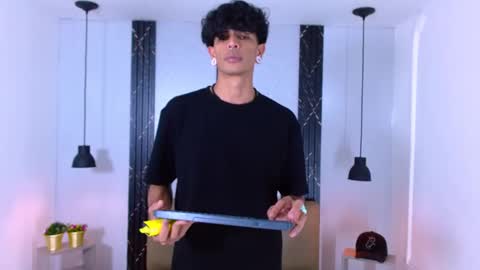 Franvill trato online show from October 2, 2025, 7:43 pm