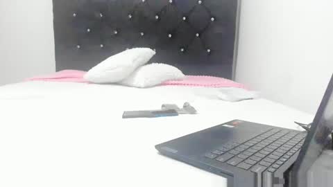 franyjuly online show from January 9, 2025, 3:36 am