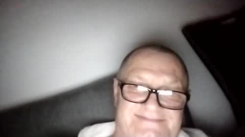 Wolfi online show from February 19, 2025, 6:21 pm