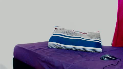 FreakyScarlet00 online show from November 8, 2025, 5:40 am