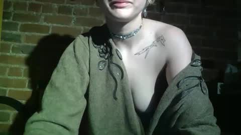 Lily Red online show from April 22, 2026, 4:48 am