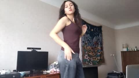 Mia online show from November 1, 2025, 9:22 am