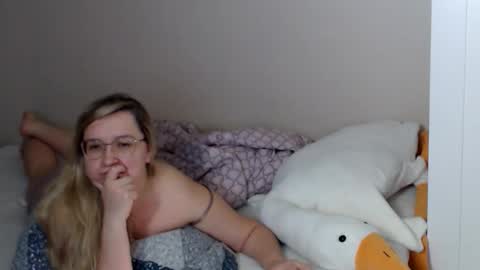 frelina online show from November 6, 2025, 7:37 pm