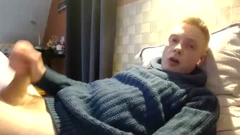 Snapshot of french59121 chatting on December 17, 2024, 3:28 pm Antoine online show from December 17, 2024, 3:28 pm