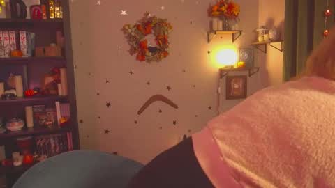 Snapshot of french_devotion chatting on December 1, 2024, 8:42 pm Louise or Lou 3 online show from December 1, 2024, 8:42 pm