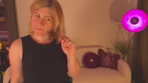 Snapshot of french_devotion chatting on February 12, 2025, 7:45 pm Louise or Lou 3 online show from February 12, 2025, 7:45 pm