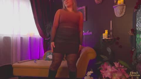 Snapshot of french_devotion chatting on February 4, 2026, 2:45 pm Louise or Lou 3 online show from February 4, 2026, 2:45 pm