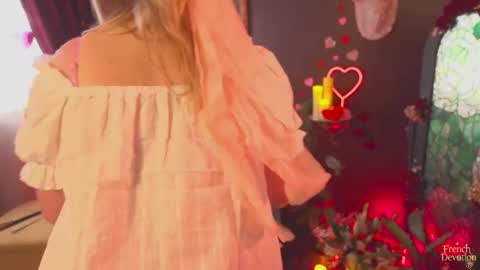 Snapshot of french_devotion chatting on February 15, 2026, 2:47 pm Louise or Lou 3 online show from February 15, 2026, 2:47 pm