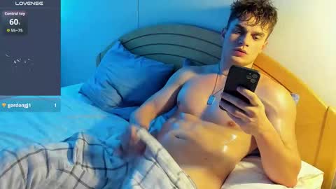 Snapshot of fresh_b1ood chatting on October 5, 2025, 8:40 pm Alex or Andrzej online show from October 5, 2025, 8:40 pm