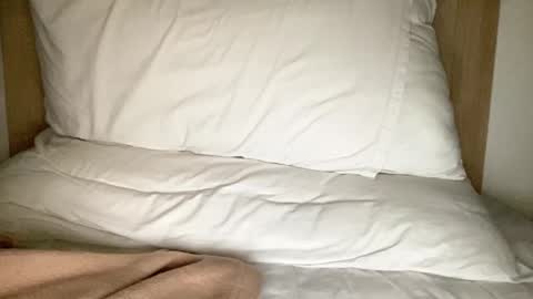 freshman  imonyou98 online show from November 19, 2025, 1:55 pm