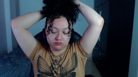 Snapshot of freud_x_louise1 chatting on December 22, 2024, 1:34 am Louise  online show from December 22, 2024, 1:34 am