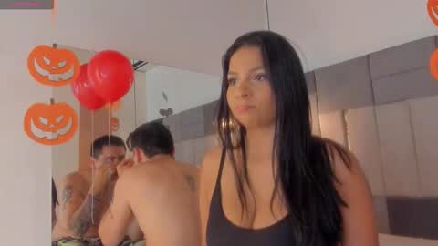  ALIS AND ALEX  online show from October 31, 2025, 6:09 pm