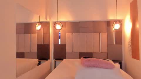  ALIS AND ALEX  online show from March 20, 2026, 8:35 pm