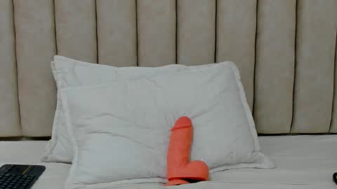 Snapshot of freyamoller chatting on October 16, 2025, 7:59 pm FREYA online show from October 16, 2025, 7:59 pm