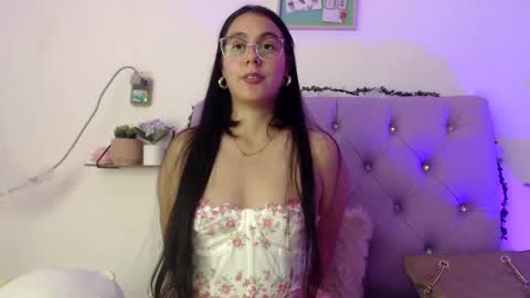 Snapshot of freyja_01 chatting on March 4, 2025, 2:06 am Freyja online show from March 4, 2025, 2:06 am