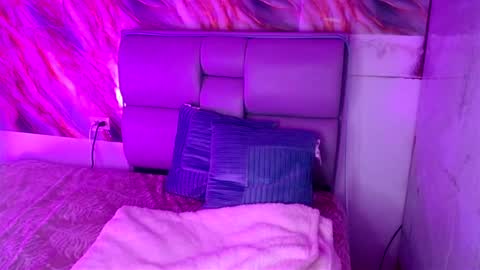 Snapshot of freyja_01 chatting on March 9, 2025, 11:25 pm Freyja online show from March 9, 2025, 11:25 pm