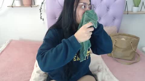 Snapshot of freyja_01 chatting on September 18, 2025, 9:17 pm Freyja online show from September 18, 2025, 9:17 pm