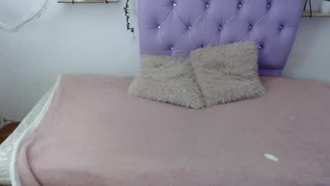 Snapshot of freyja_01 chatting on October 5, 2025, 3:21 pm Freyja online show from October 5, 2025, 3:21 pm