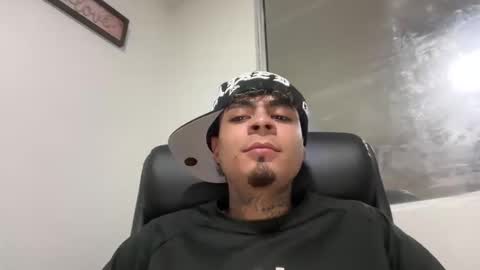 freyva_ online show from December 20, 2025, 2:29 am