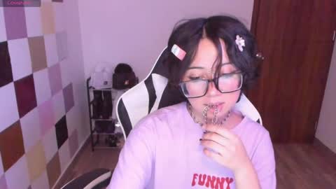 frida_lassi_ online show from May 1, 2026, 9:08 pm