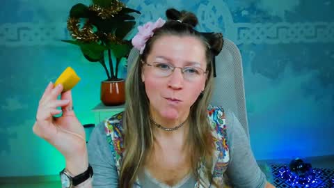 Frida Tander online show from January 3, 2025, 9:15 am