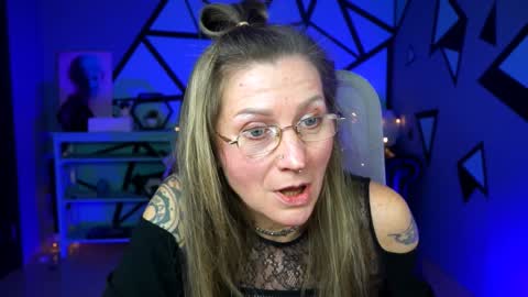 Frida Tander online show from February 8, 2025, 1:01 pm