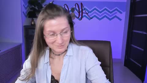 Frida Tander online show from March 10, 2025, 12:15 pm