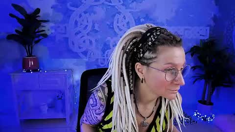 Frida Tander online show from April 15, 2026, 5:25 am