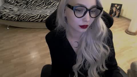 Lilith online show from September 17, 2025, 11:39 pm