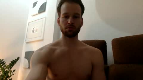 Snapshot of frozenyoga chatting on February 17, 2026, 10:05 pm frozenyoga online show from February 17, 2026, 10:05 pm