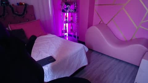 frreeya online show from January 8, 2025, 8:07 pm