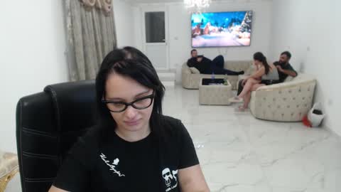 Angelique online show from December 1, 2024, 7:36 pm