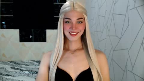 MISS IVANA online show from January 14, 2026, 2:06 am