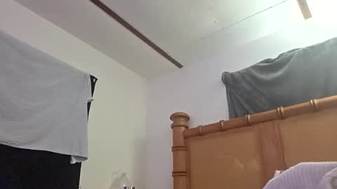 Astrid online show from December 3, 2025, 9:57 pm