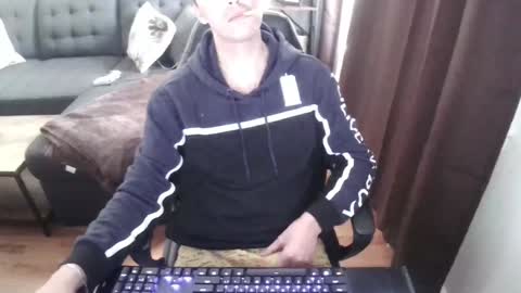 Snapshot of fululandready chatting on December 5, 2024, 4:01 pm fullandready online show from December 5, 2024, 4:01 pm