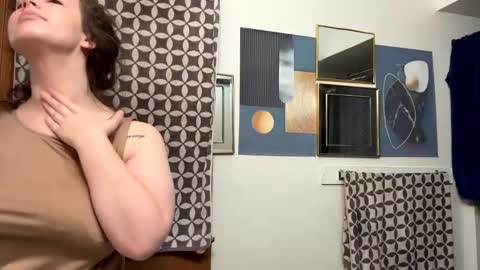 Linnys Palace online show from October 13, 2025, 4:18 pm