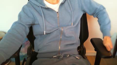 Snapshot of funnyeucouple chatting on September 29, 2025, 6:51 am YWhiteNiceMan online show from September 29, 2025, 6:51 am