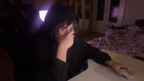 Snapshot of furiafap chatting on September 24, 2025, 10:13 pm Edward online show from September 24, 2025, 10:13 pm