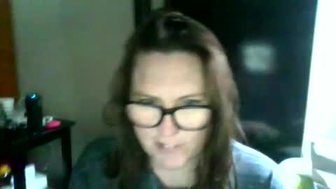 fuzzypeaches87 online show from April 5, 2026, 4:04 pm