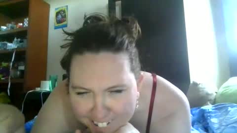 fuzzypeaches87 online show from April 8, 2026, 1:55 pm