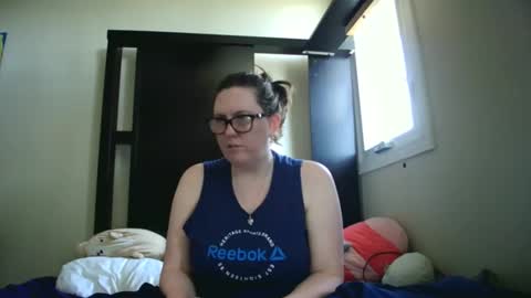 Snapshot of fuzzypeaches87 chatting on April 26, 2026, 4:04 pm fuzzypeaches87 online show from April 26, 2026, 4:04 pm
