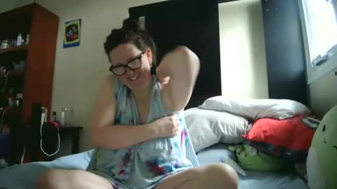 Snapshot of fuzzypeaches87 chatting on April 29, 2026, 4:22 pm fuzzypeaches87 online show from April 29, 2026, 4:22 pm