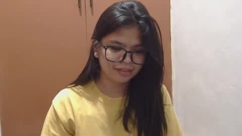 fyang_morena online show from December 16, 2025, 6:13 pm