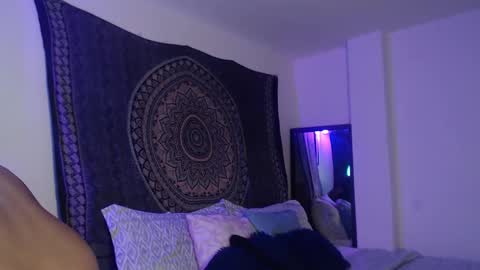 g_bella2025 online show from November 23, 2025, 8:30 pm