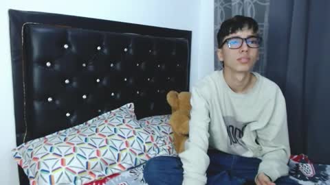 gabriel_x18 online show from February 3, 2026, 4:32 am