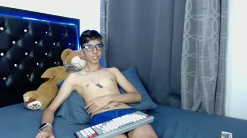 gabriel_x18 online show from February 6, 2026, 5:56 am