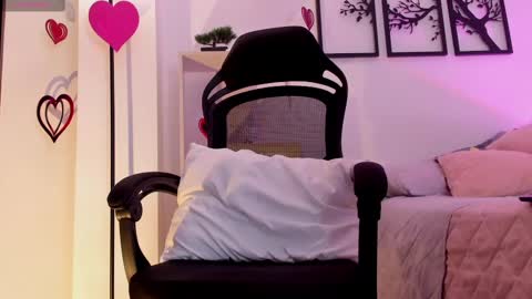 Snapshot of gabriella__tom chatting on February 15, 2025, 7:39 pm Gabriella online show from February 15, 2025, 7:39 pm