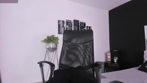 Gabriella Antonella online show from October 17, 2025, 3:58 pm