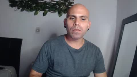 Snapshot of gabrielle_ramirez chatting on December 17, 2025, 3:23 am Gabriel online show from December 17, 2025, 3:23 am